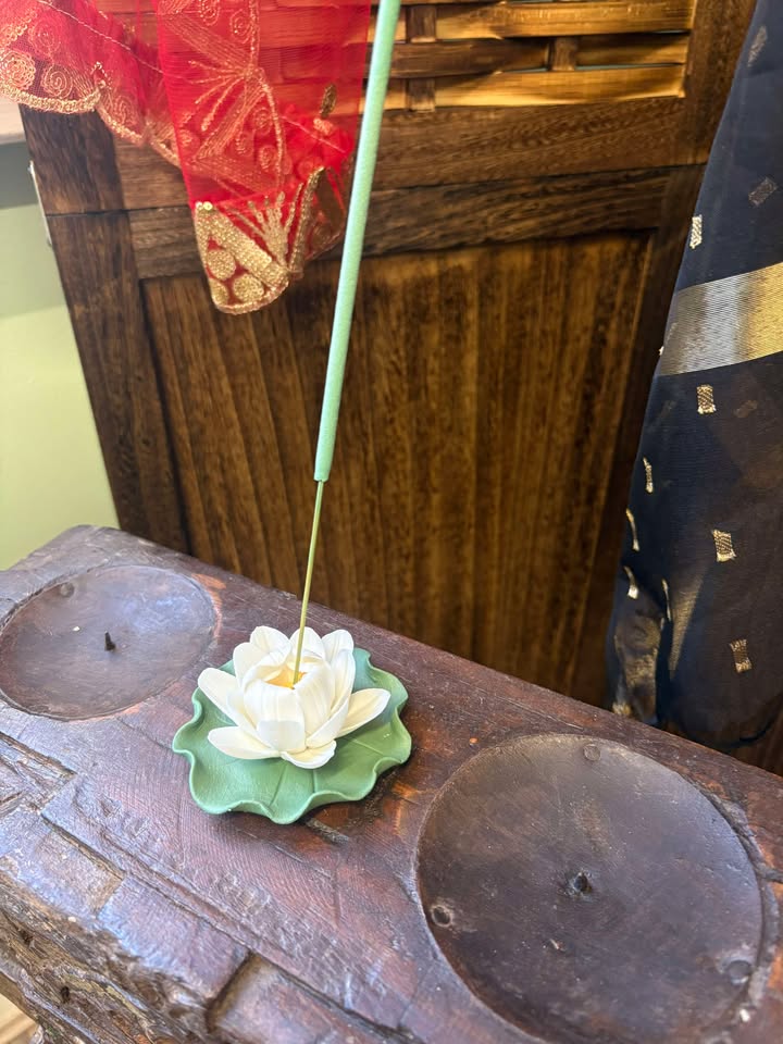 Gohobi Handmade Yellow & White Lotus Incense Holder