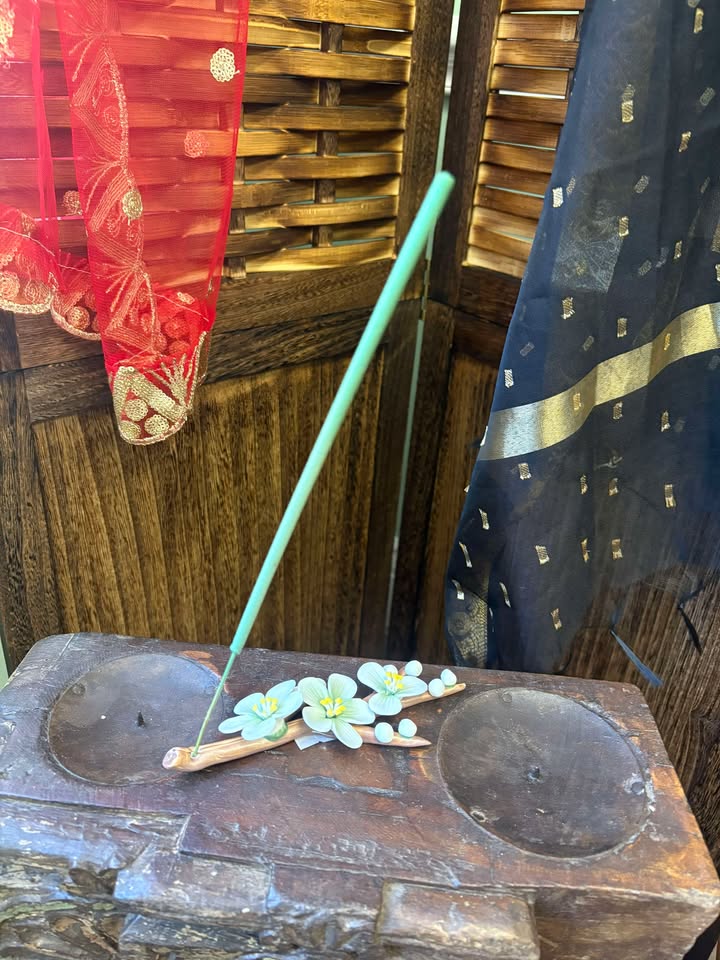 Gohibi Handmade Ceramic Plum Blossom Incense Holder