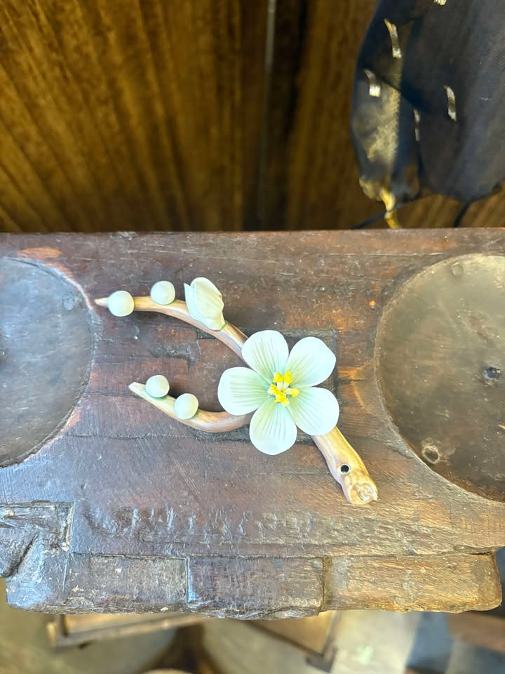 Gohibi Handmade Ceramic Plum Blossom Incense Holder