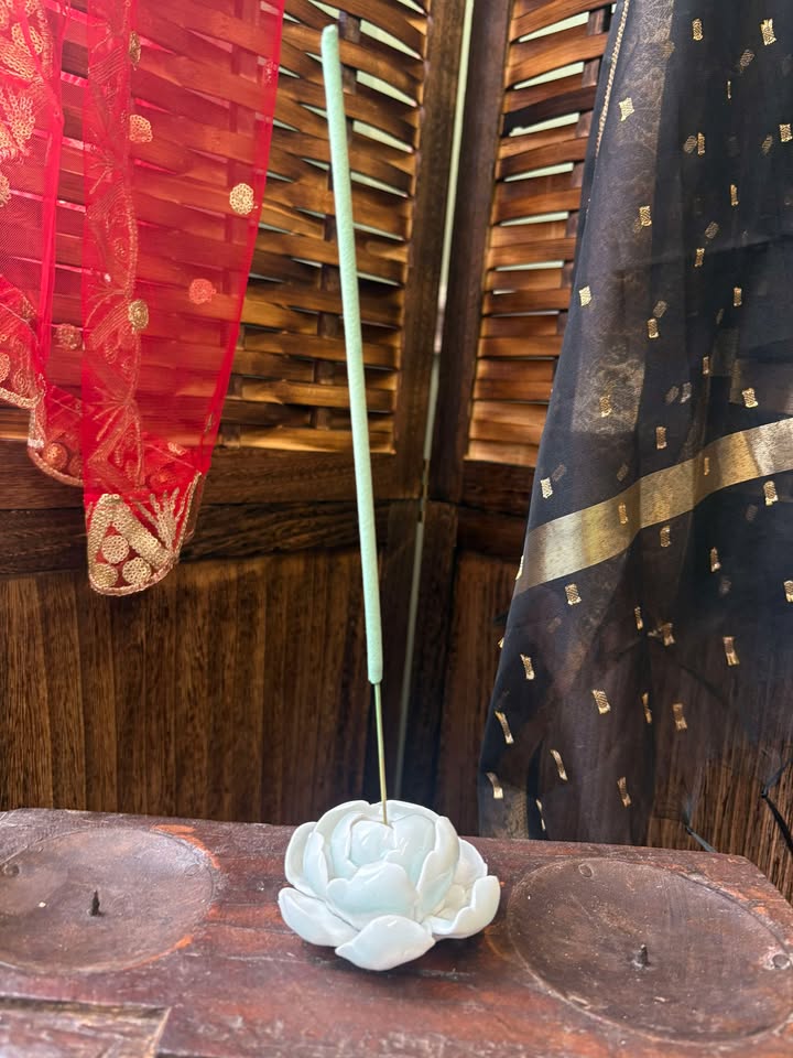 Gohobi Ceramic Lotus Incense Holder
