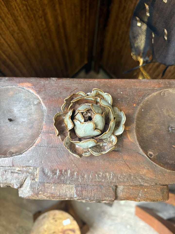 Gohobi Ceramic Lotus Incense Holder