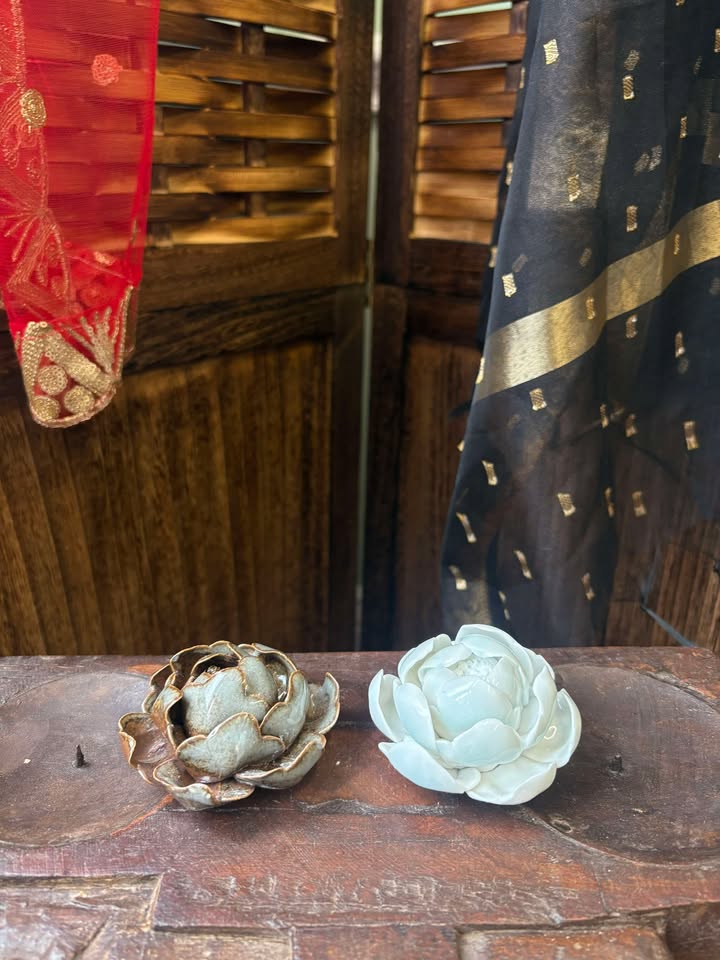 Gohobi Ceramic Lotus Incense Holder