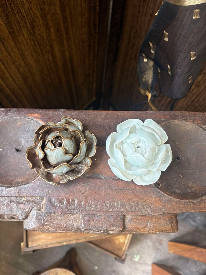 Gohobi Ceramic Lotus Incense Holder