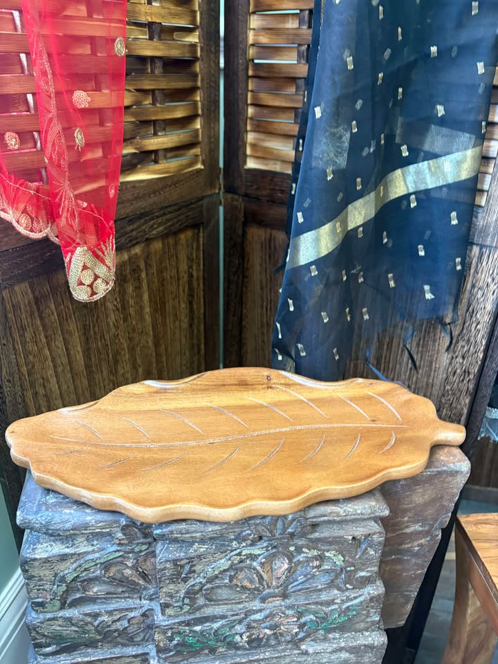 Leaf-Shaped Wooden Serving Tray