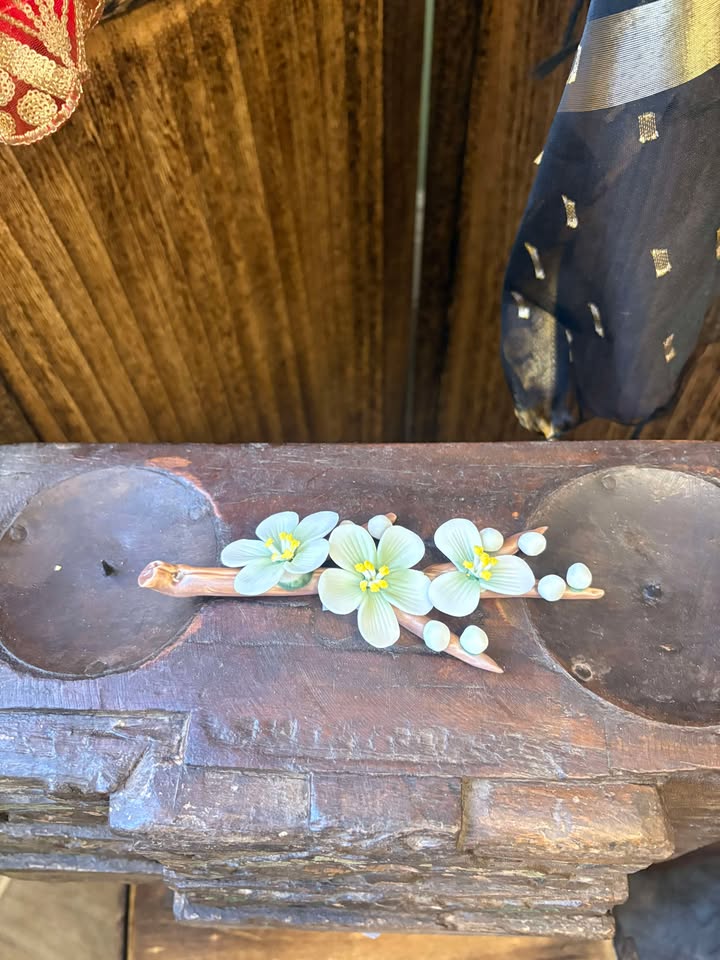 Gohibi Handmade Ceramic Plum Blossom Incense Holder